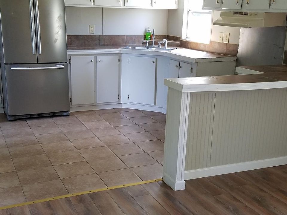 1st image of 725 Parkview Dr