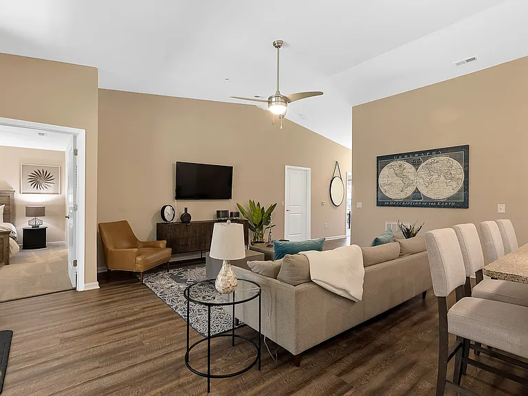 Redwood Simpsonville Neely Ferry Road — Photo 14