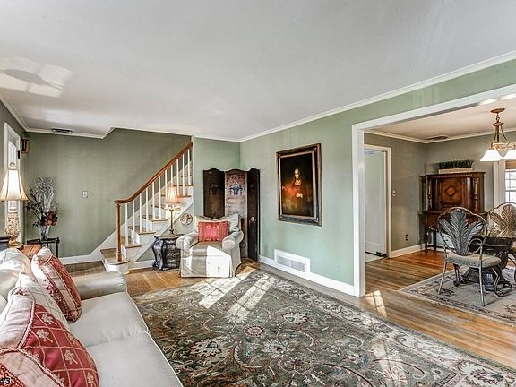 3rd image of 33 Greenwood Ave