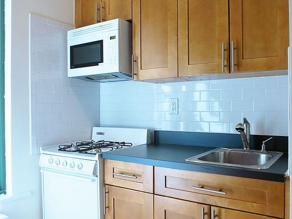 2nd image of 511 E 78th St APT 1C
