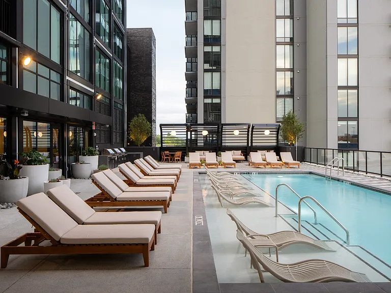 Emmi Midtown — Photo 33