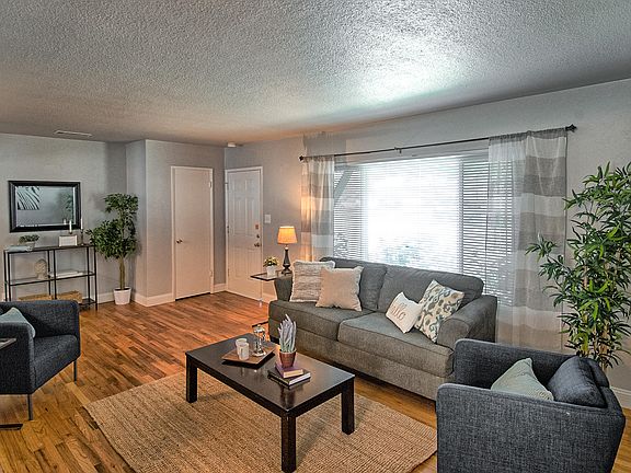 4th image of 2325 Garden Ave