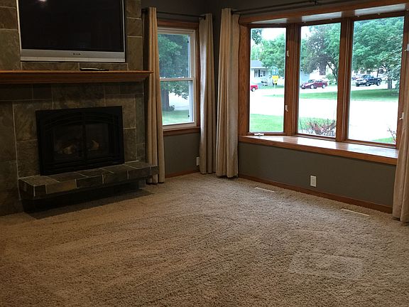 Living room w/bay window
