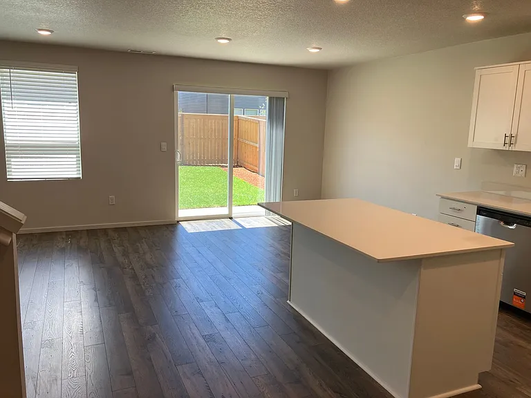 4962 Dilling Ave NE — Photo 3