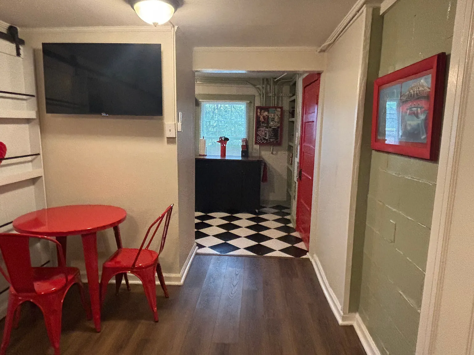 2 bed, 1.0 bath, 750 sqft, $1,400 — Photo 2