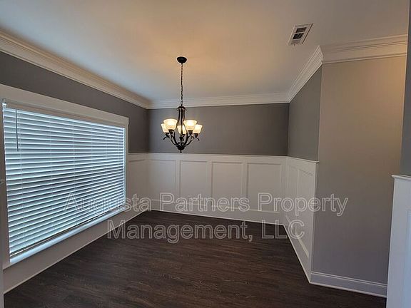 5th image of 257 Tulip Dr