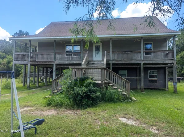 7013 Alcorn St, Bay Saint Louis, MS 39520