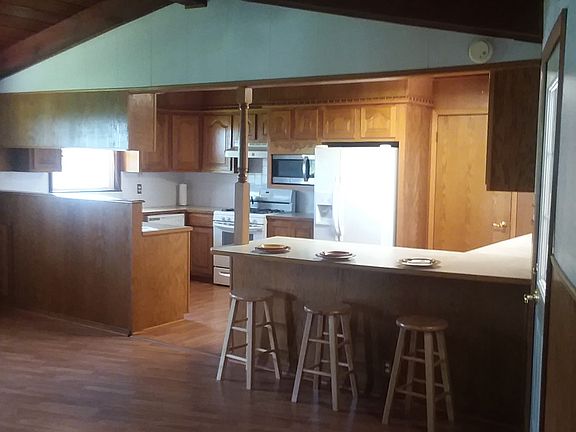 Dining room to kitchen.