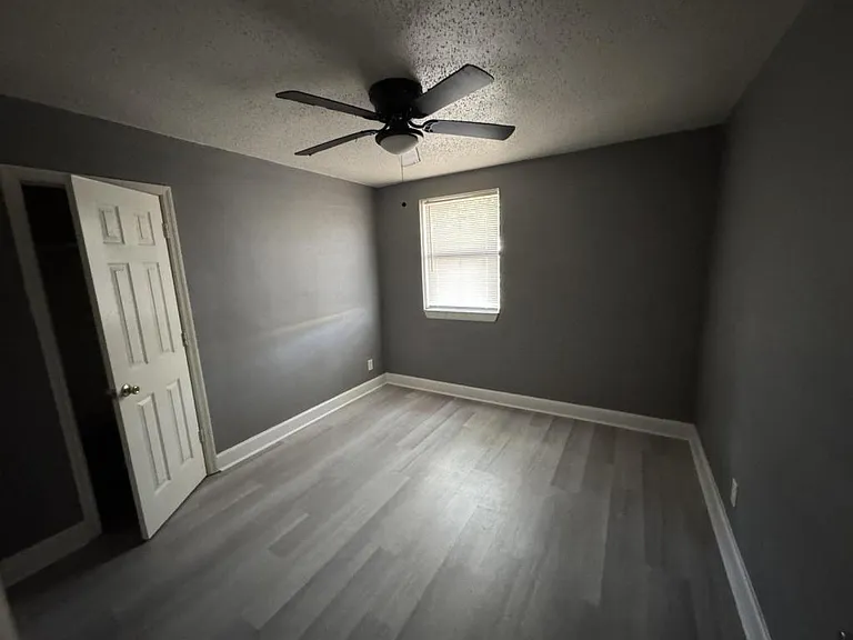 4114 Moncrief Rd — Photo 8