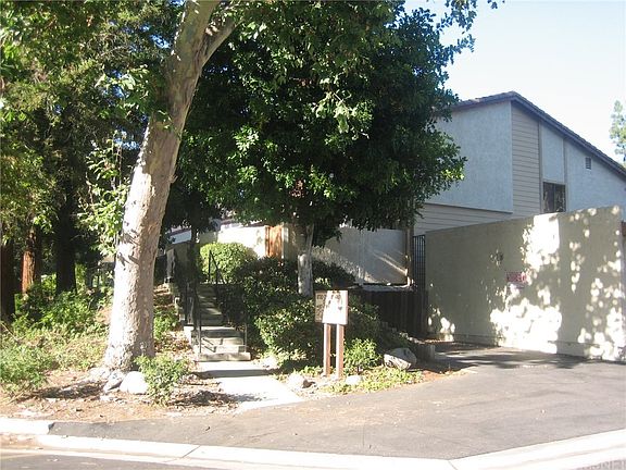 3rd image of 5720 Owensmouth Ave Unit 172