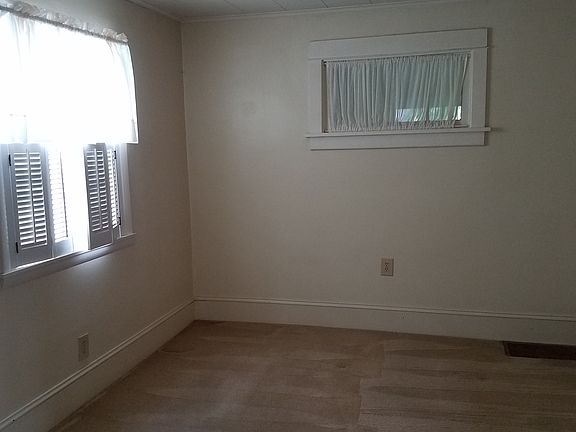 3rd image of 376 Main St
