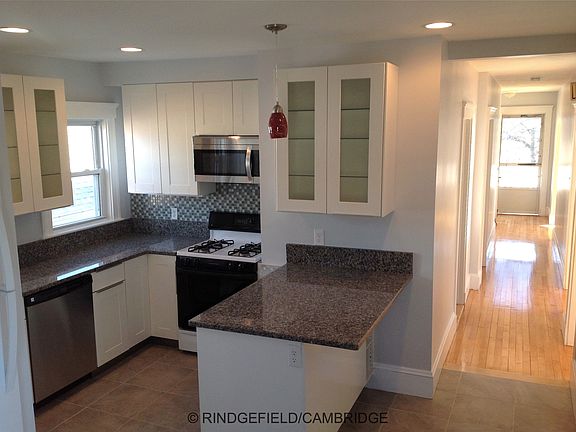 EAT-IN KITCHEN