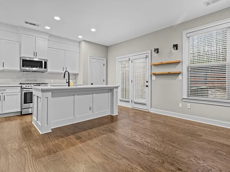 3209 Hallmark Ln — Photo 8