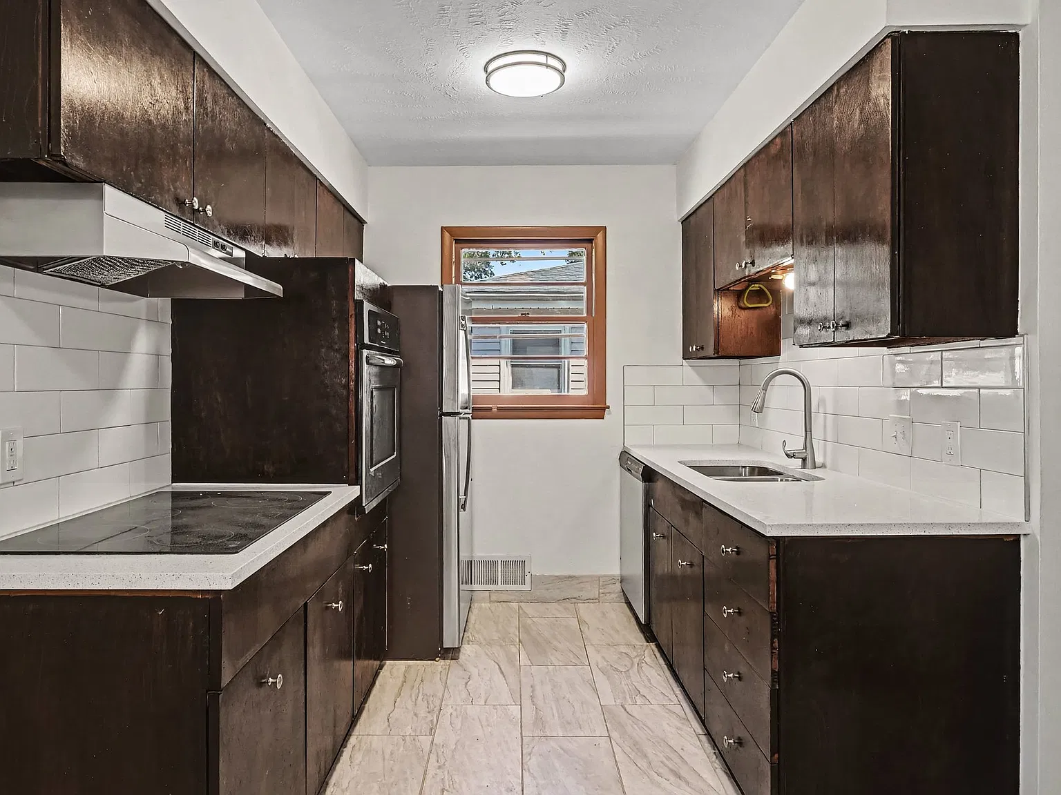 3 bed, 998 sqft, $1,650 — Photo 4