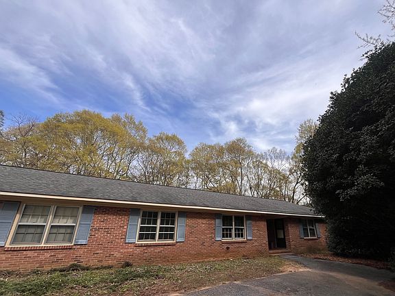 2nd image of 2040 Pineview Dr