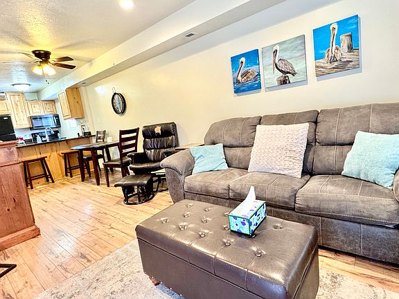 4th image of 929 Harbor Dr #120