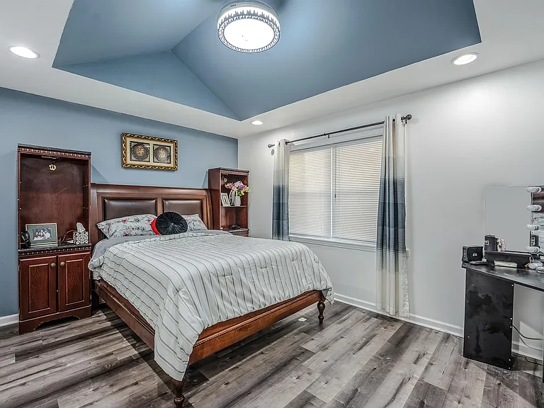 301 N Thomson Ave — Photo 23