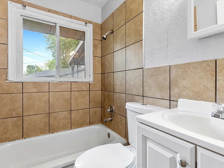 332 Banff Cir — Photo 11