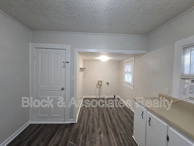 2 bed, 1.0 bath, $995 — Photo 4