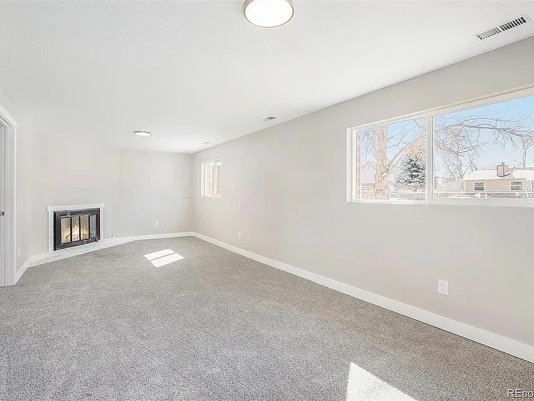 4672 Gatewood Dr — Photo 3