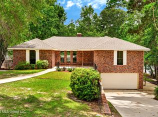 1008 E Lakeshore Dr, Carriere, MS 39426