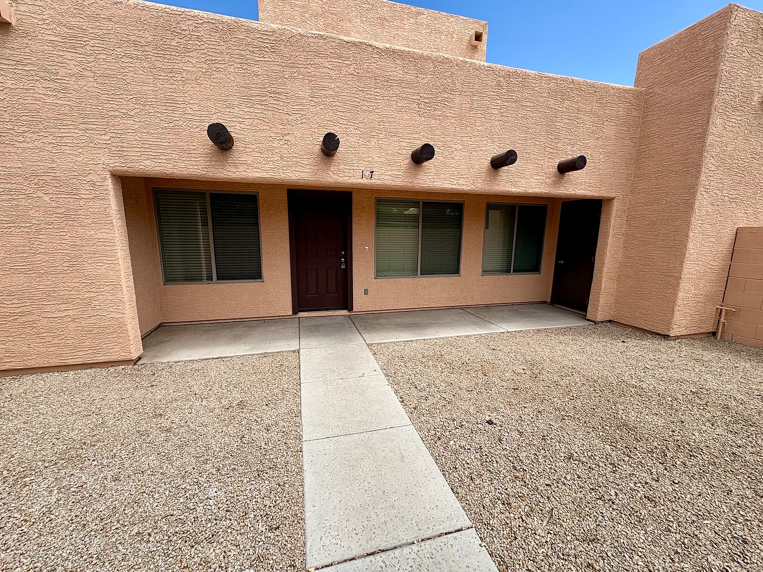 2 bed, 817 sqft, $1,550 — Photo 2