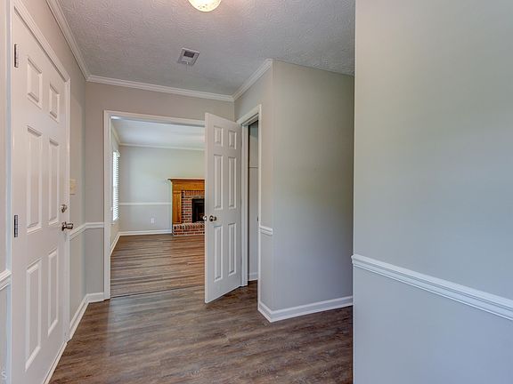 5th image of 180 Fairfield Cir