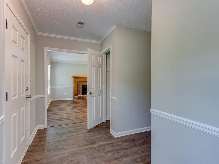 180 Fairfield Cir — Photo 5