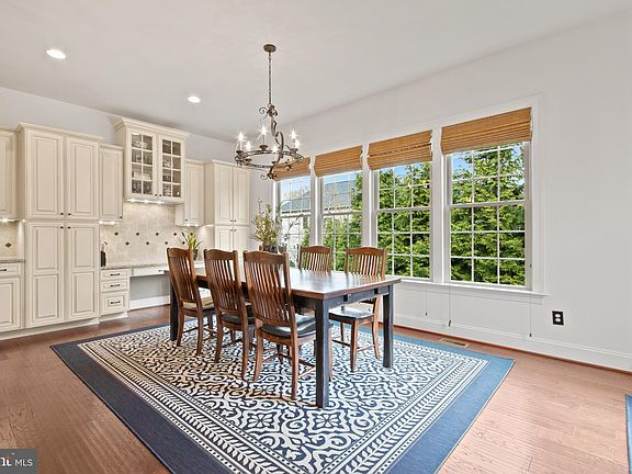 5th image of 1384 Bishop Crest Ct