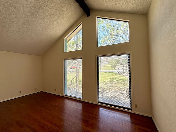 4th image of 10706 Pickfair Dr