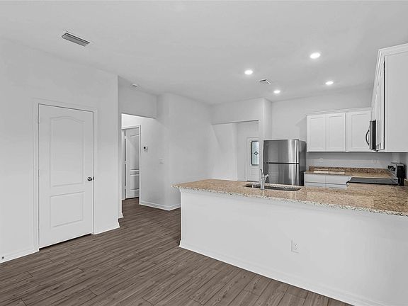 5th image of 1481 SW Patricia Avenue