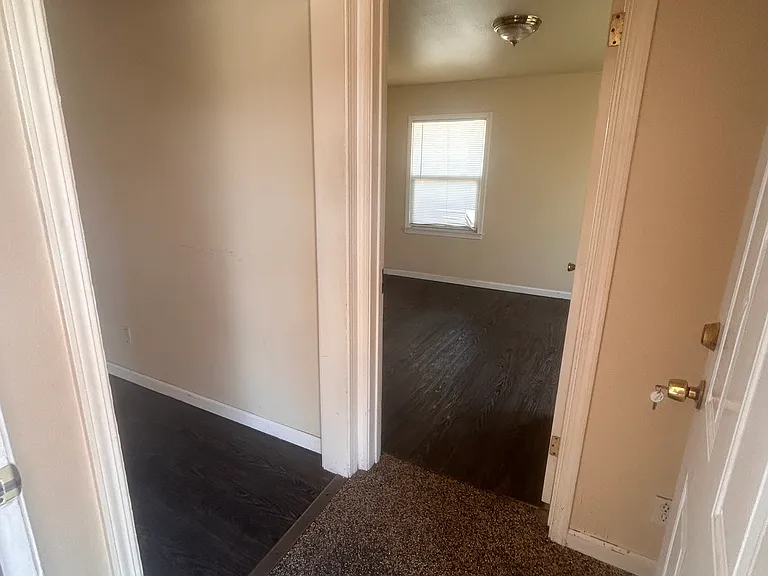 1920 N 11th Ave — Photo 22