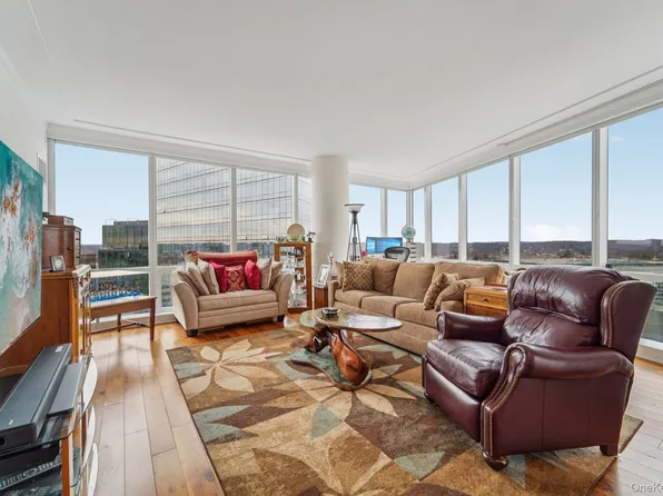 1 Renaissance Square #25G, White Plains, NY 10601