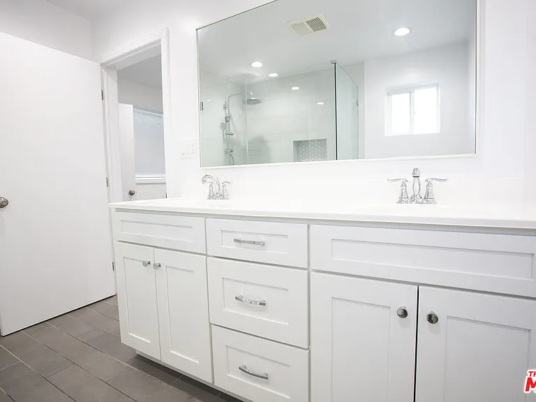 11674 La Grange Ave — Photo 14