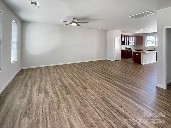 3rd image of 907 Goldmine Hill Ct