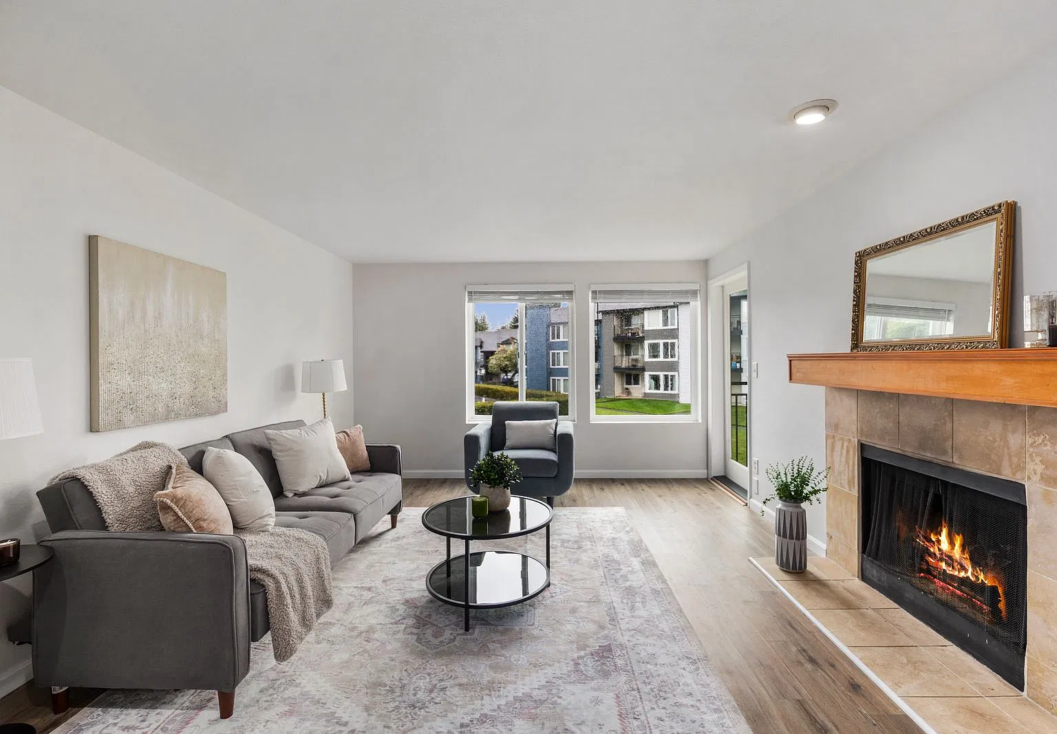 2 bed, 956 sqft, $3,250 — Photo 3
