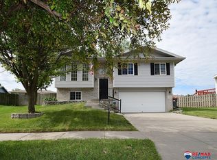 5221 W Songbird Cir, Lincoln, NE 68528