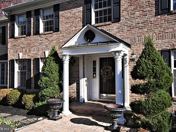 5th image of 4 Pine Heritage Dr