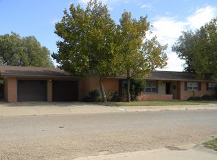 1902 Avenue R, Tahoka, TX 79373