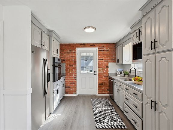 3rd image of 1522 Washington St