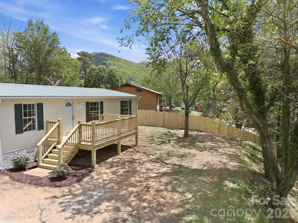 39 Upper Moffitt Rd, Asheville, NC 28805