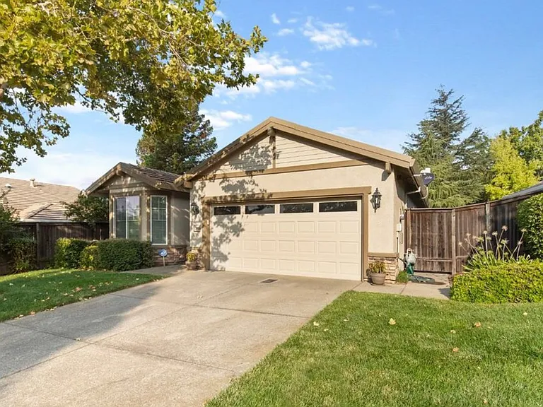 3729 Coldwater Dr — Photo 1