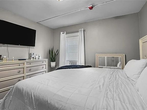 4th image of 40 Fletcher St Floor 1
