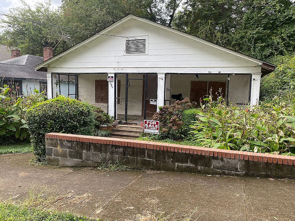 1st image of 1009 Violet St SE