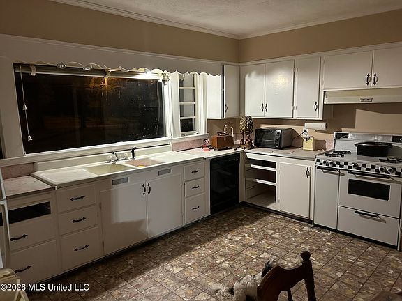 5th image of 306 Main St S