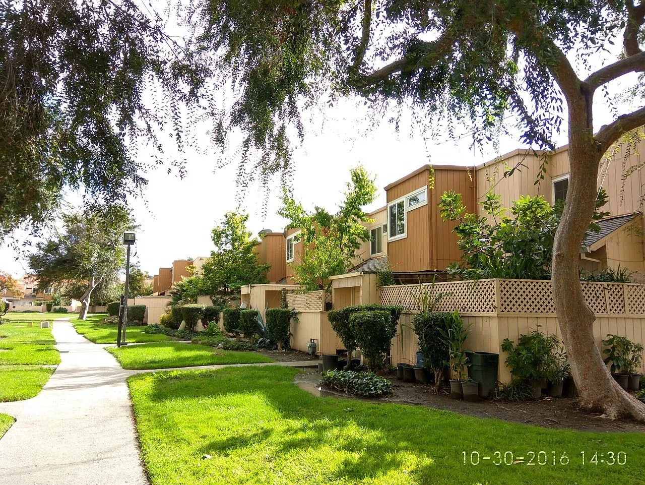 2126 Luz Ave photo 1