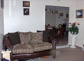 4th image of 130 Park Ln W