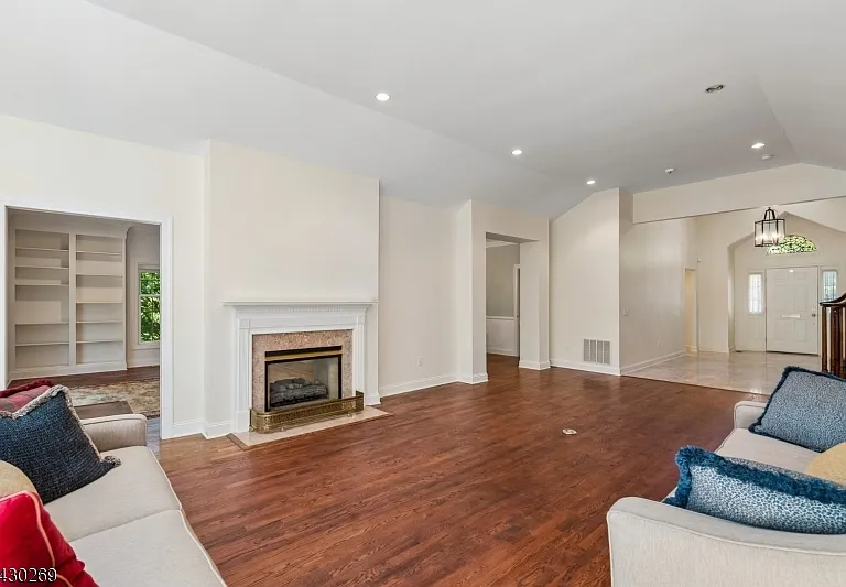 8 Morgan Ct — Photo 5