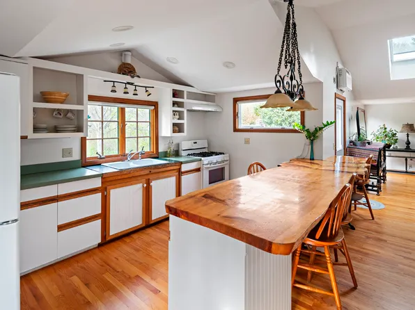 496 Lamberts Cove Rd, West Tisbury, MA 02575