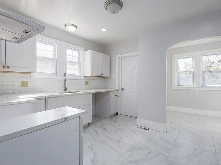 4341 Glendale Ave — Photo 11